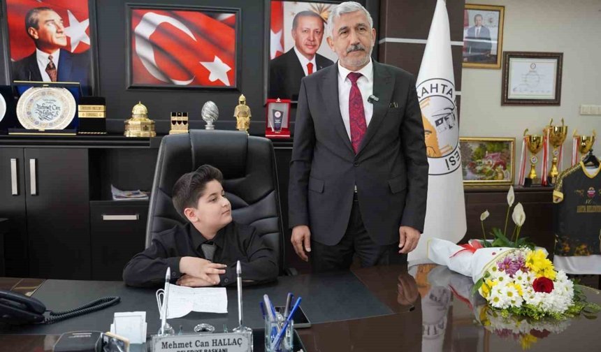 Başkan Hallaç, koltuğunu 10 yaşındaki Ebubekir'e devretti