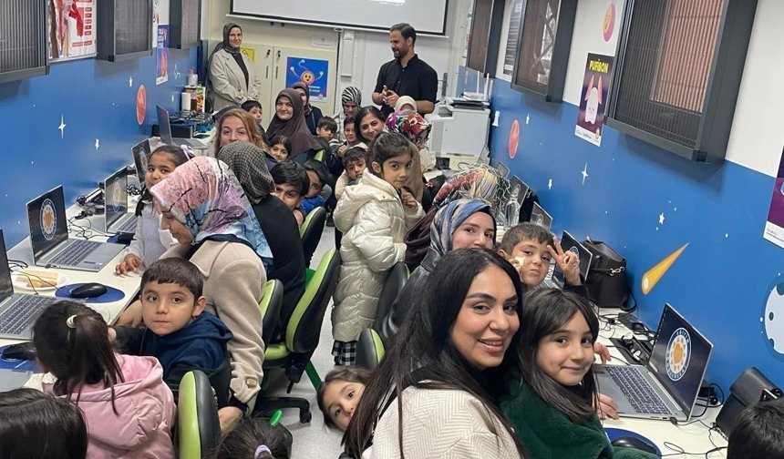 Veliler ve öğrenciler kodlama etkinliğinde buluştu