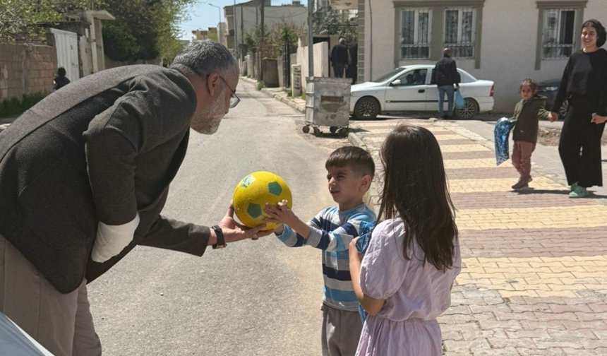 Ak Yol Derneğii 23 Nisan' da çocuklarla bir araya geldi