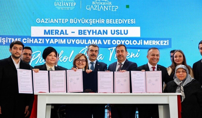 Bakan Tekin Gaziantep'te işitme ve denge sağlığı merkezi açılışına katıldı