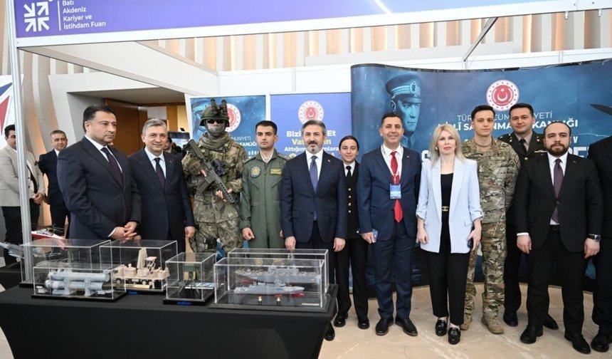 Bakan Yardımcısı Ahmet Aydın gençlerle bir araya geldi