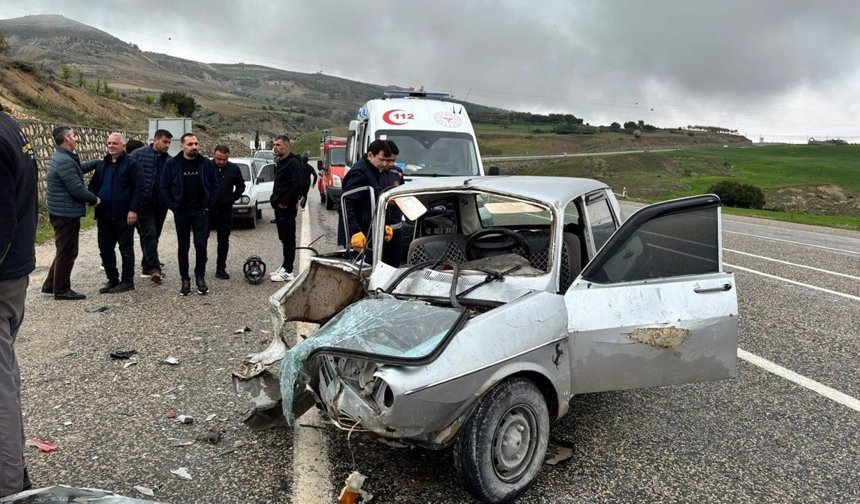 Adıyaman'da İki otomobilin çarpıştığı kazada 1 kişi yaralandı