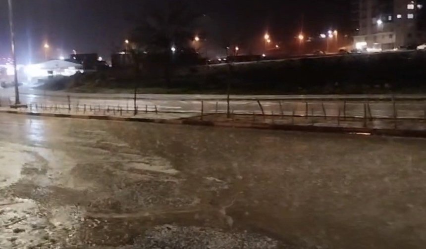 Besni'de fındık büyüklüğünde dolu etkili oldu