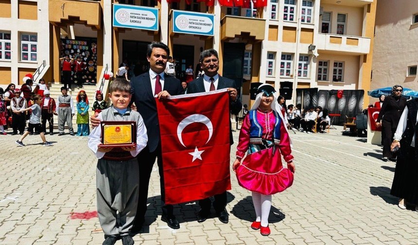 Besni'de 23 Nisan kutlamaları renkli görüntülere sahne oldu