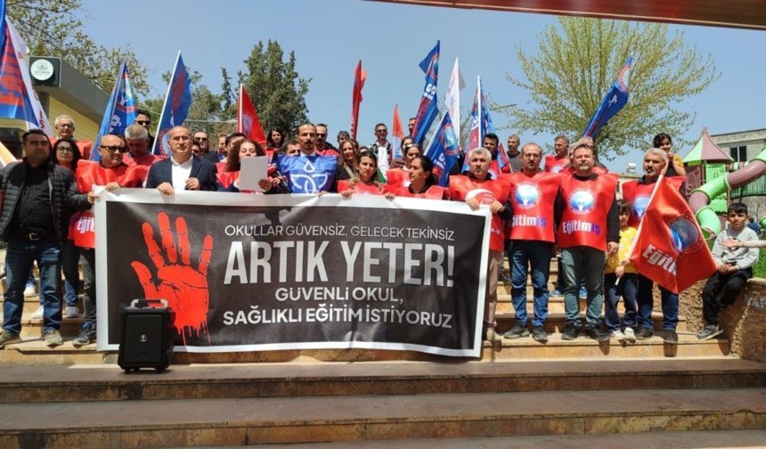 Eğitim-İş Adıyaman Şubesi'nden Siverek'teki saldırıya tepki: 'Okullar güvensiz hale getirildi' - Videolu Haber