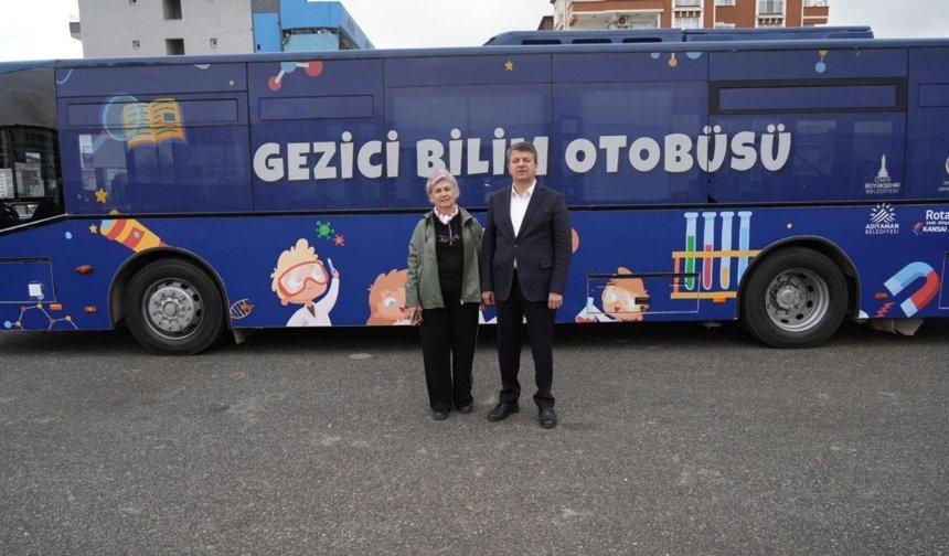 İzmir'den Adıyaman'a dayanışma eli: Gezici Bilim Otobüsü öğrencilerle buluştu - Videolu Haber