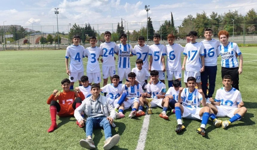 Kahta Belediyespor U-15 Takımı, il şampiyonu oldu