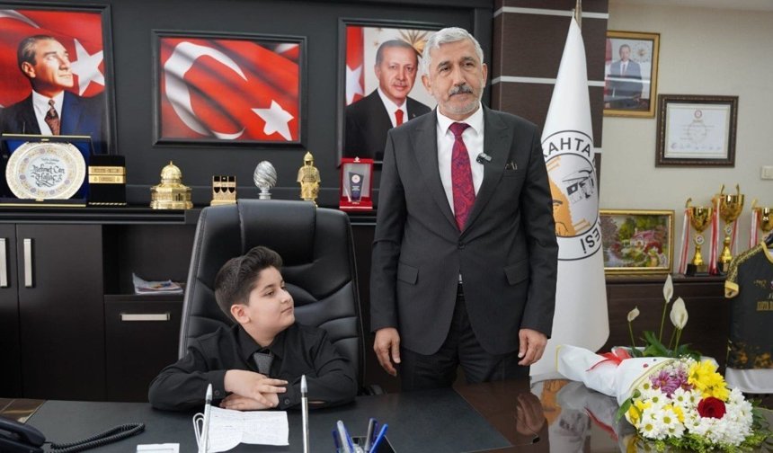 Kahta'da Başkanlık Makamı 23 Nisan'da öğrenciye devredildi