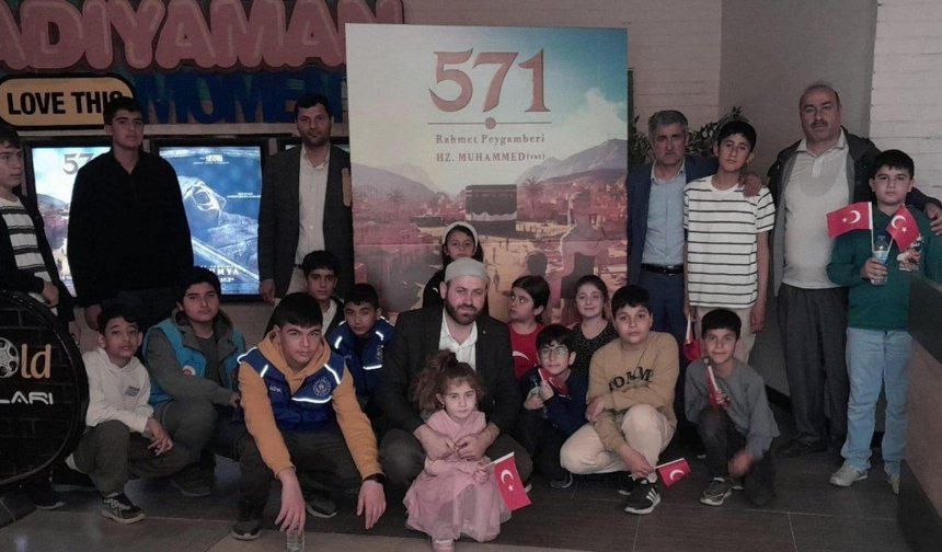 Kahta'da gençler, Hz. Muhammed'in hayatını konu alan sinema gösterimine katıldı