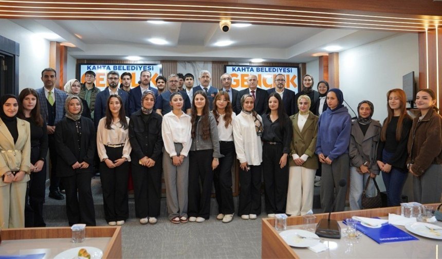 Kahta'da Gençlik Meclisi'ne tam not: Terzi'den gençlik vizyonu vurgusu ve destek mesajı