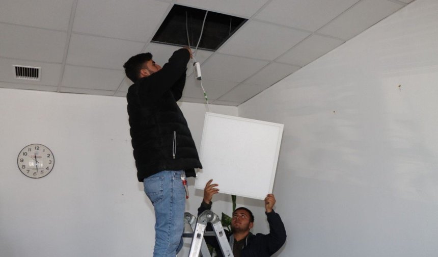 Kahta'da öğrencilerden uygulamalı eğitimle aydınlatma onarımı