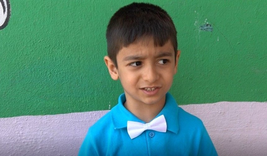 Küçük Eymen İstiklal Marşı’nı Ezbere Okudu