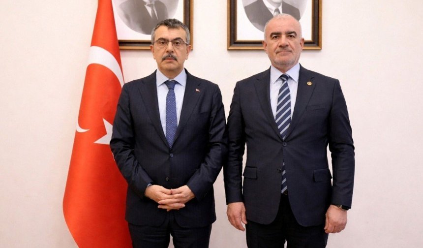 Milletvekili Özhan'dan Bakan Tekin'e destek: 'Saldırılar kabul edilemez'