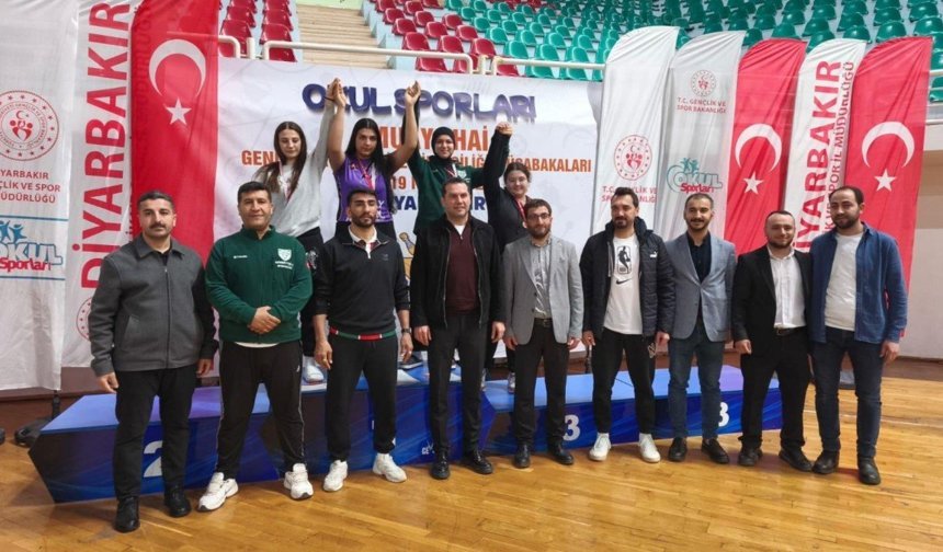 Okul Sporları Muaythai Türkiye Şampiyonası'nda Diyarbakır'a 3 madalya