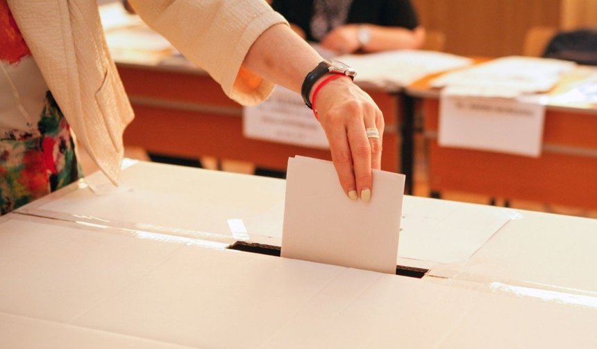 Seçim anketinde CHP ile AK Parti arasındaki fark 1 puanın altına düştü