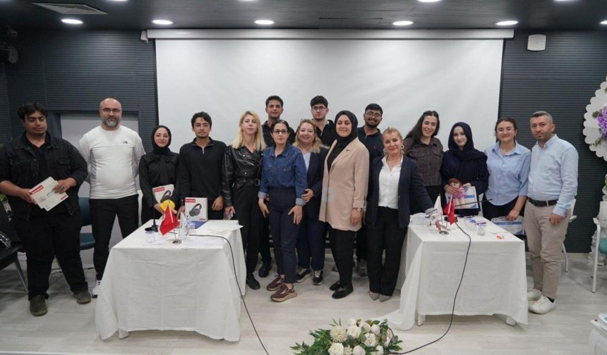 YKS Adayları AKEM’de Münazarada Yarıştı Öğrencilere Ödül Verildi