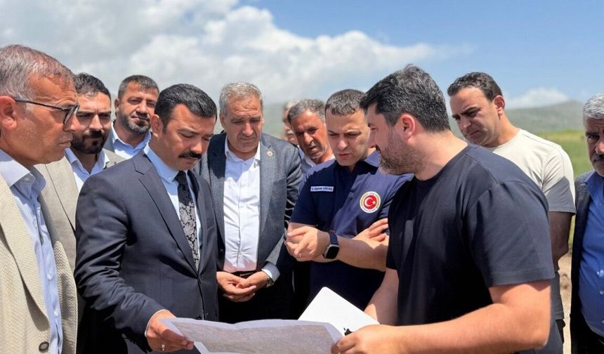Adıyaman İl Özel İdaresi Kahta'da köy yollarını asfaltla buluşturuyor