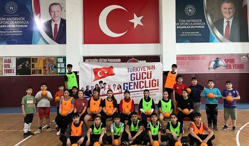 Adıyaman'da 19 Mayıs coşkusu hentbol müsabakalarıyla yaşandı