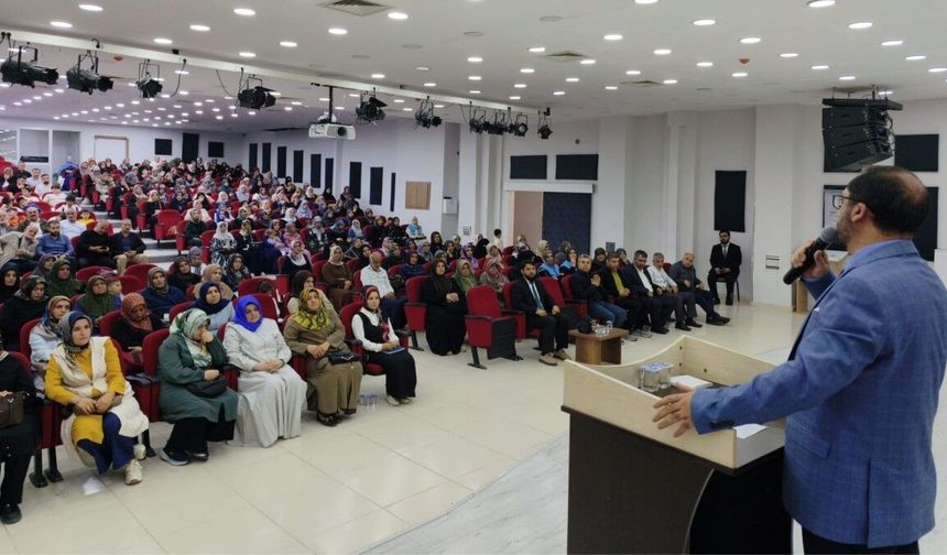Adıyaman'da 'Dijital Dünyada Çocuk ve Ebeveyn Olmak' konferansı