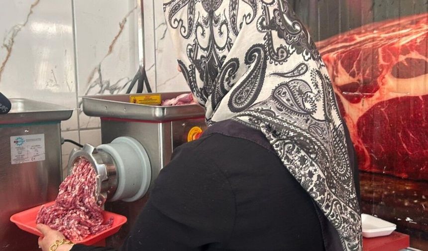 Adıyaman'da kasaplarda et çekme mesaisi başladı