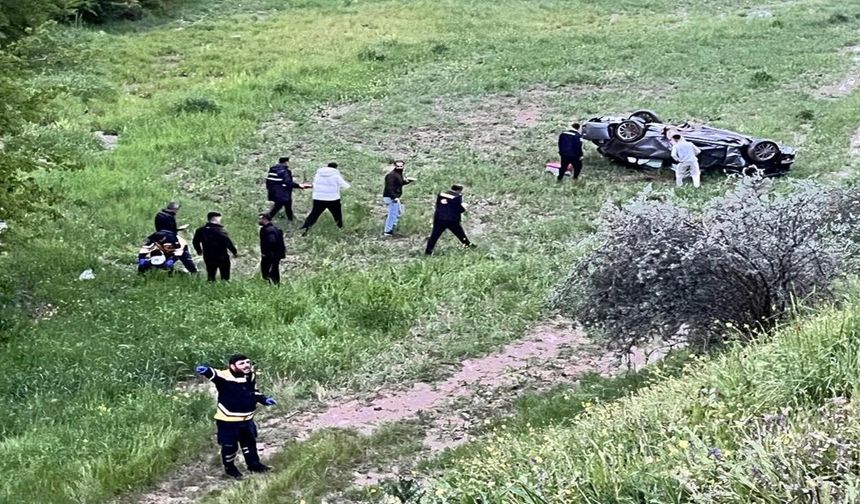 Adıyaman’da Otomobil Tarlaya Uçtu 4 Kişi Yaralandı