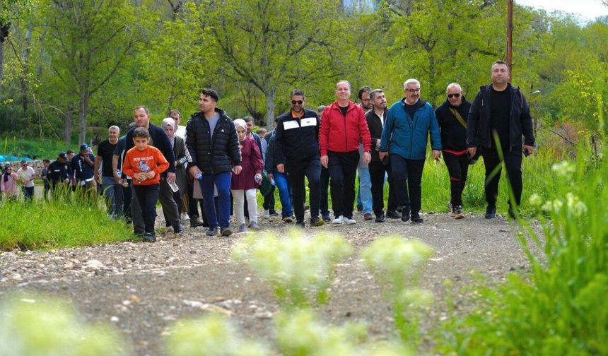 Adıyaman’da Öğretmenler Doğa Yürüyüşünde Buluştu