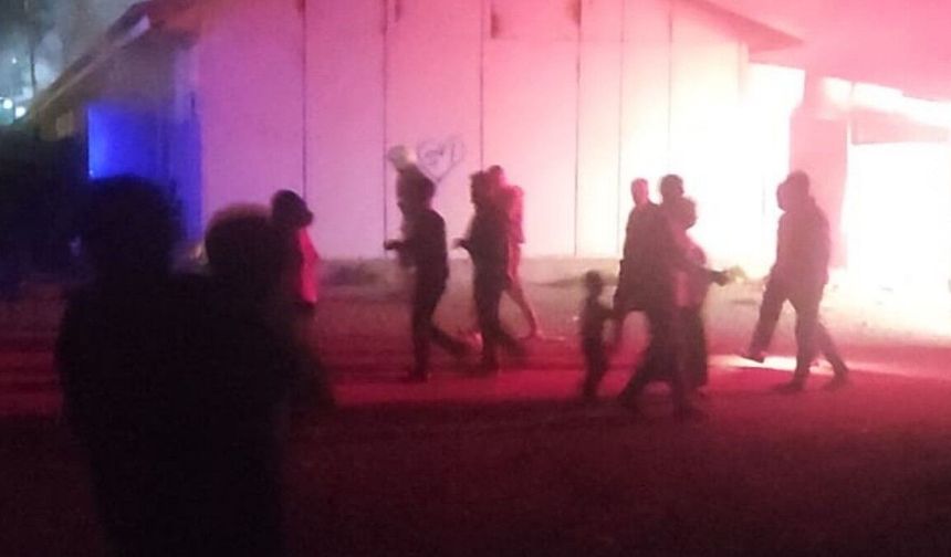 Adıyaman'da Vartana Geçici Konaklama Alanı'nda yangın - Videolu Haber