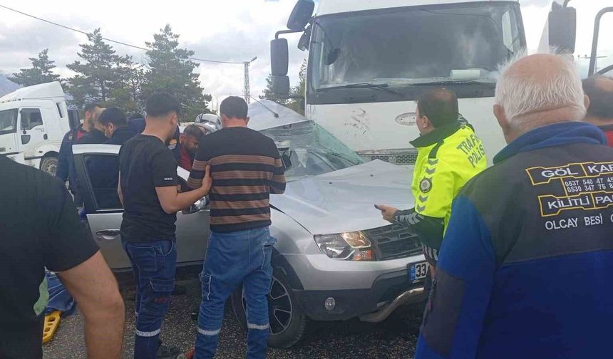 Adıyaman'da kamyon ile otomobil çarpıştı: 1 ölü