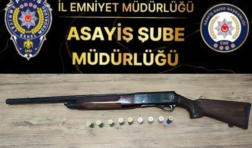Kız kardeşinin iş yeri önünde havaya ateş açan şahıs yakalandı