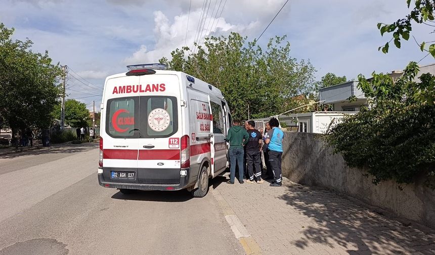 Motosiklet yayaya çarptı: 2 yaralı