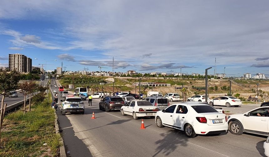 Adıyaman'da otomobil ile minibüs çarpıştı: 1 yaralı