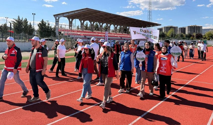 'Sağlık İçin Hareket Et Günü' kapsamında yürüyüş düzenlendi