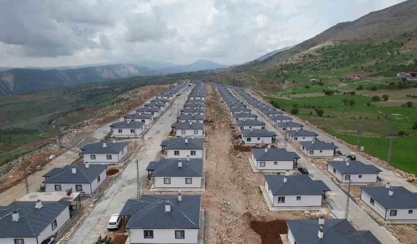 Depremde Yıkılan Mezra İçin 110 Köy Evi Yapıldı