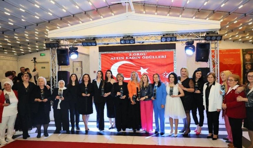 ASANART Derneği'nden anlamlı gece: 2. Ordu Altın Kadın Ödülleri sahiplerini buldu