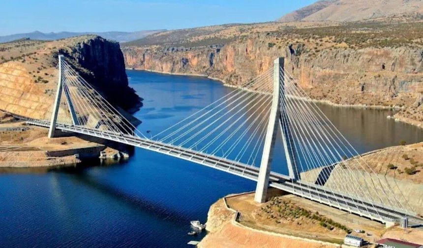 Bakan Uraloğlu, Nissibi Köprüsü'nün 11'inci yılını kutladı