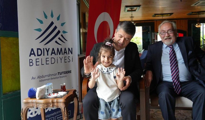 Başkan Tutdere vatandaşlarla bayramlaştı: Çocuklardan yoğun ilgi - Videolu Haber