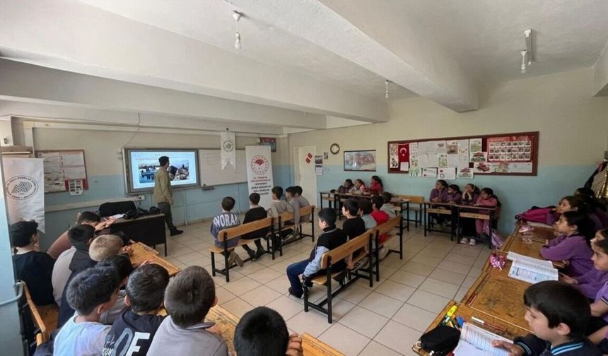 Gölbaşı'nda 122 öğrenciye doğa ve biyolojik çeşitlilik eğitimi
