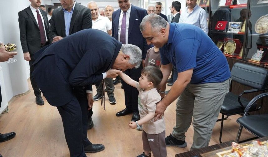 Kâhta Belediyesi'nde bayramlaşma programı yoğun katılımla gerçekleştirildi