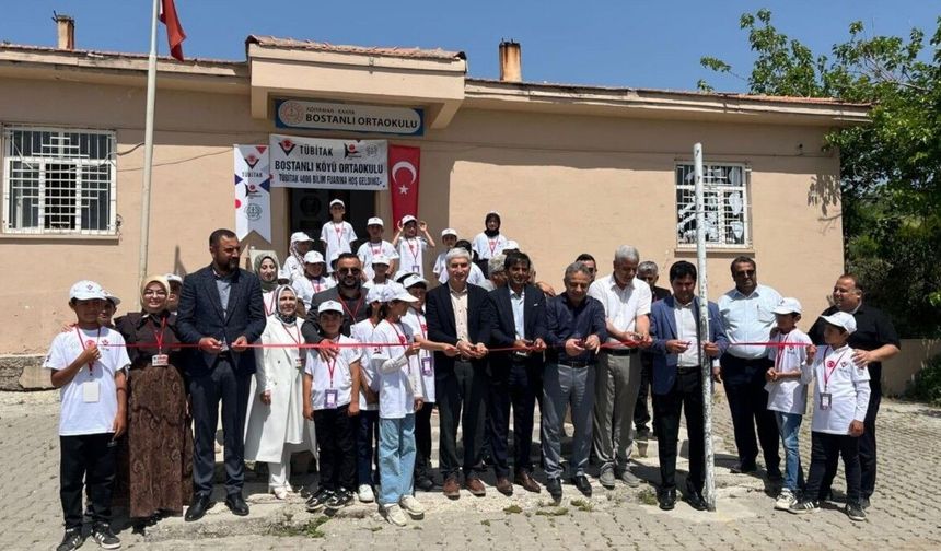 Kahta Bostanlı Köyü Ortaokulu'ndan bilim ve sporda başarı