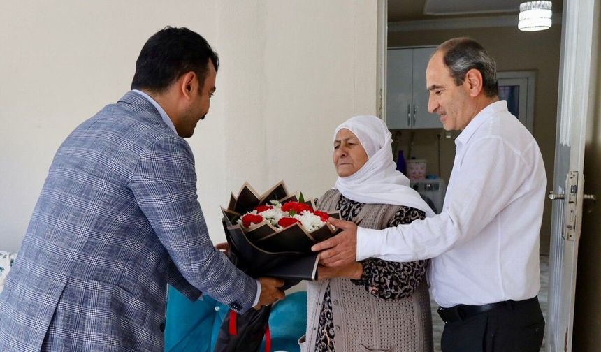 Kahta Kaymakamı Soysal'dan şehit ailelerine anneler günü ziyareti