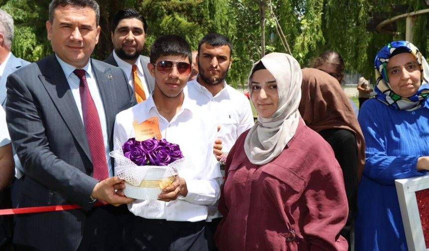 Kahta'da 'Engelliler Haftası' sergisi: Özel eğitim öğrencilerinin çalışmaları tam not aldı