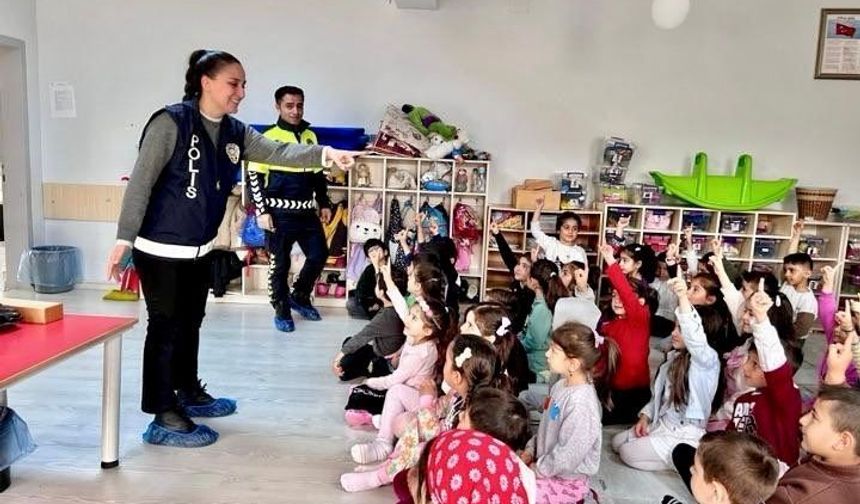 Kahta’da Minik Öğrencilere Güvenlik Ve Trafik Eğitimi