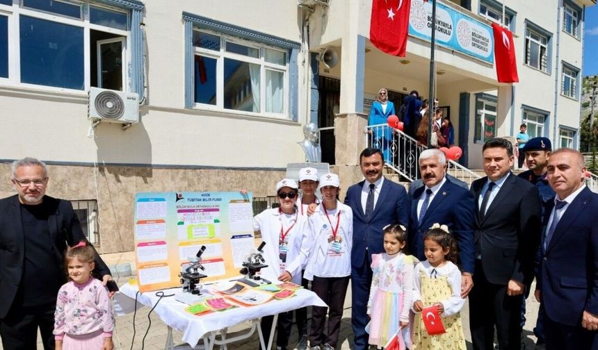 Kahta'da TÜBİTAK 4006 Bilim Fuarı Şenliği düzenlendi