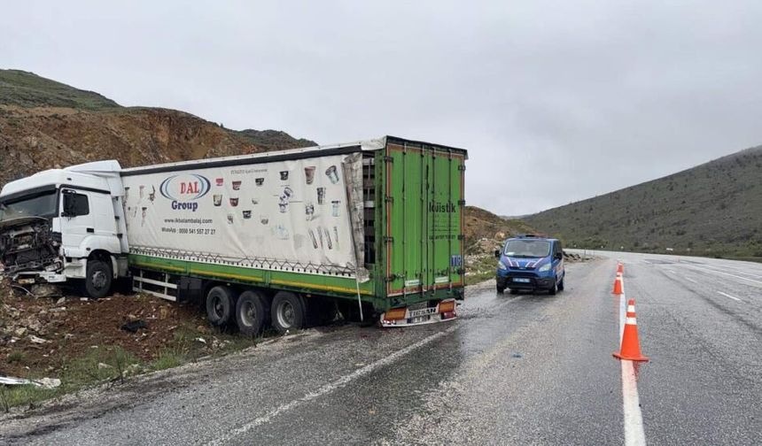 Malatya’da Tır Kontrolden Çıktı 1 Kişi Yaralandı