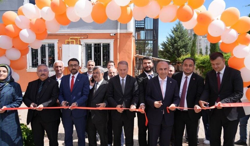 Üniversite Rektörü Keleş 'Bilim Şenliği'nde öğrencilerle buluştu