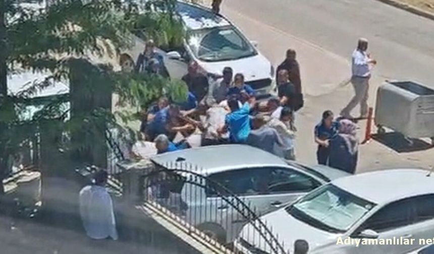 Adıyaman Adliyesi Önünde İki Grup Birbirine Girdi