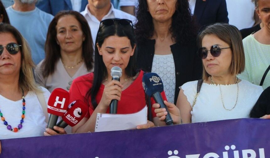 Adıyaman Kadın Platformu'ndan Kürt kadınlarına yönelik söylemler ve nafaka tartışmalarına tepki - Videolu Haber