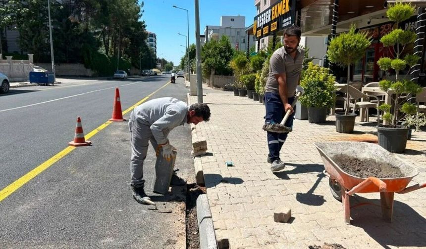 Adıyaman'da altyapısı tamamlanan sokaklarda kaldırımlar yenileniyor - Videolu Haber