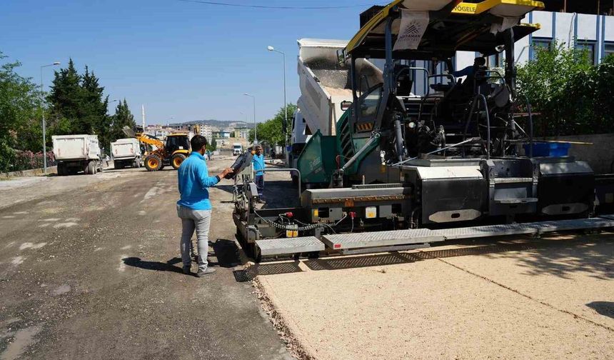 Adıyaman'da Yenilenen Yollar Asfaltla Buluşuyor