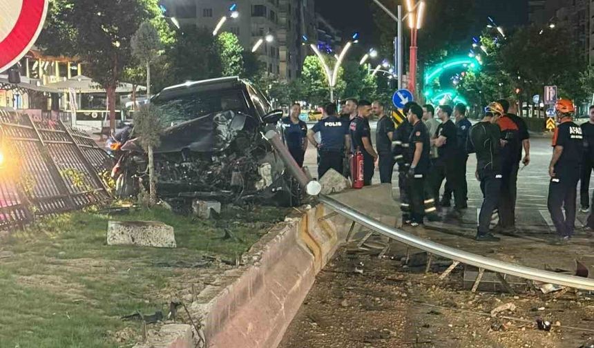 Batman'da Kavşaktaki Kazada 3 Kişi Yaralandı